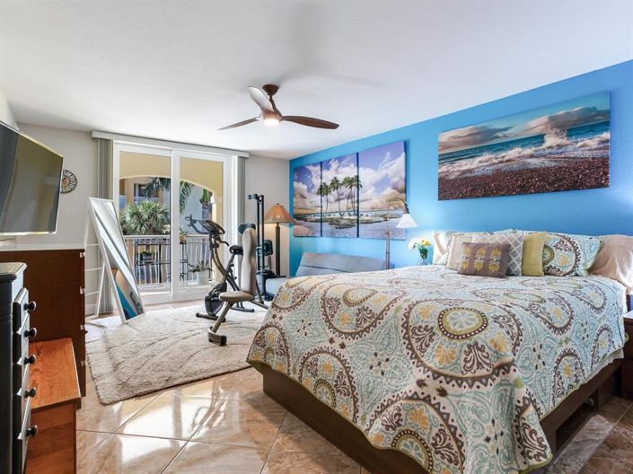 Image No.12-3 Bed Property for sale