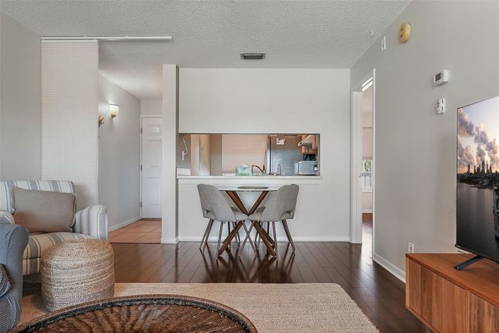 Image No.10-2 Bed Property for sale