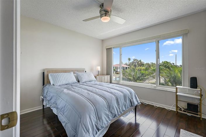 Image No.21-2 Bed Property for sale