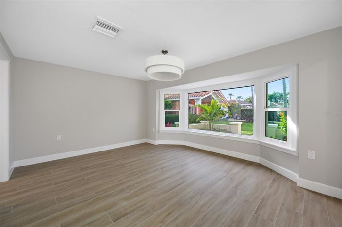 Image No.10-4 Bed Property for sale