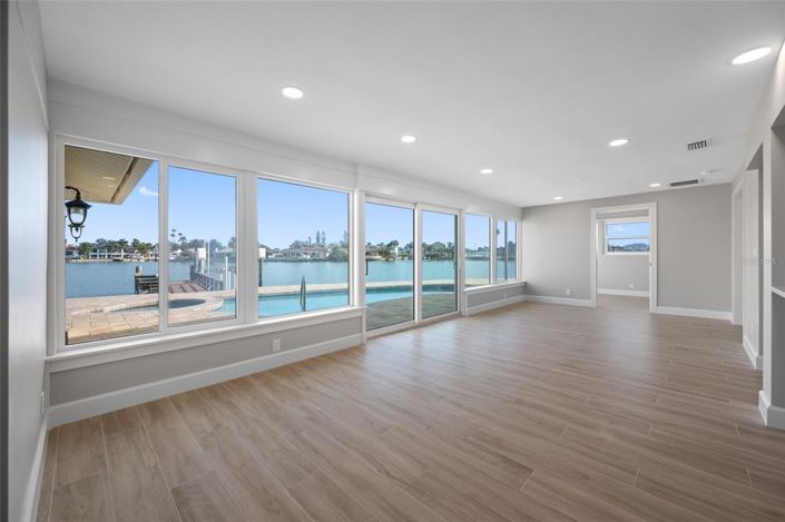 Image No.14-4 Bed Property for sale