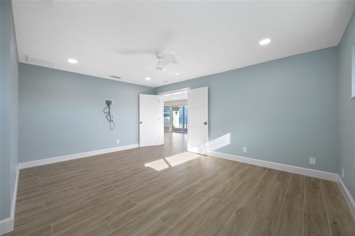 Image No.30-4 Bed Property for sale