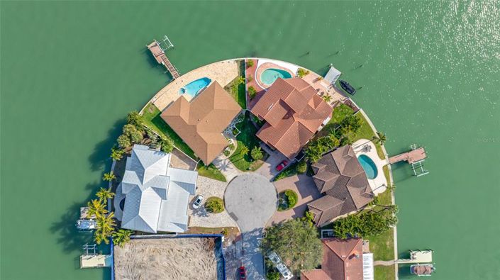 Image No.4-4 Bed Property for sale