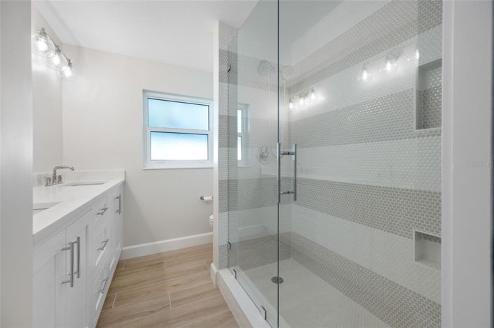 Image No.48-4 Bed Property for sale