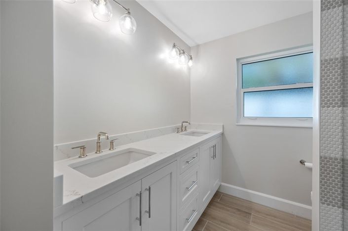 Image No.49-4 Bed Property for sale