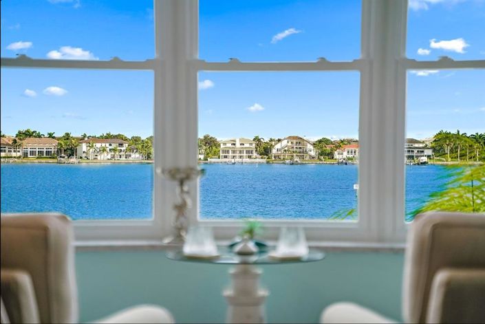 Image No.10-2 Bed Property for sale