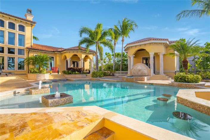 Image No.12-5 Bed Property for sale