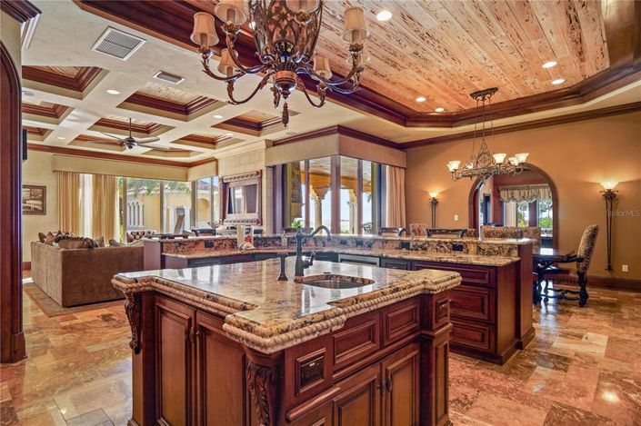 Image No.14-5 Bed Property for sale