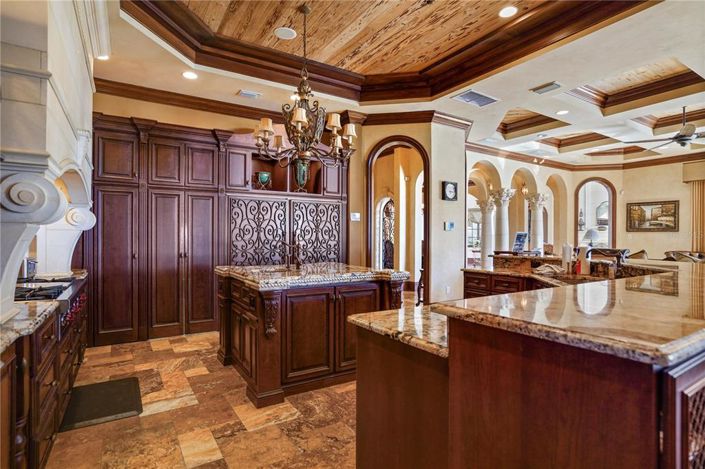 Image No.15-5 Bed Property for sale