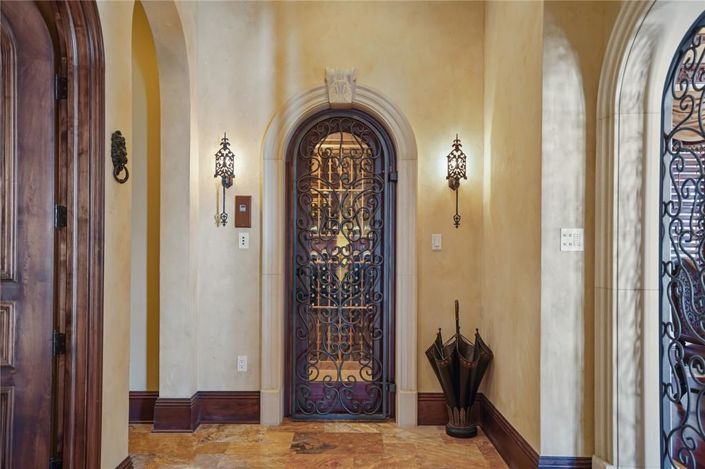 Image No.17-5 Bed Property for sale