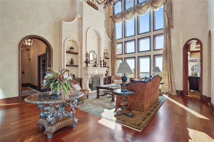 Image No.20-5 Bed Property for sale