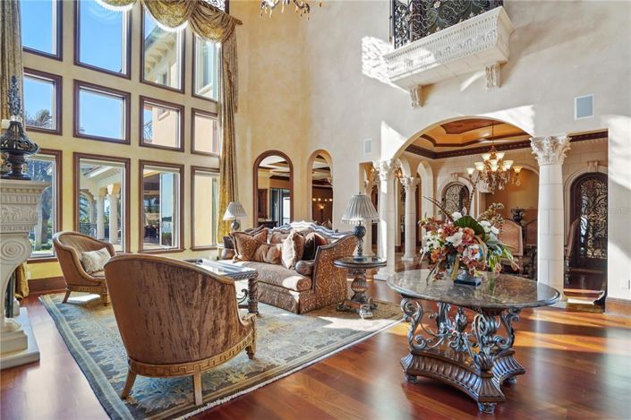 Image No.21-5 Bed Property for sale