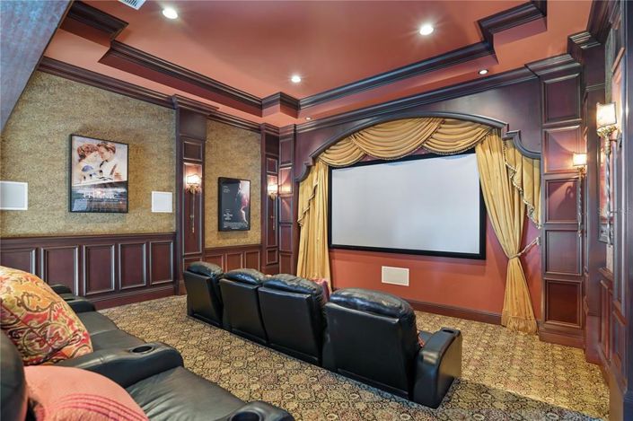 Image No.26-5 Bed Property for sale