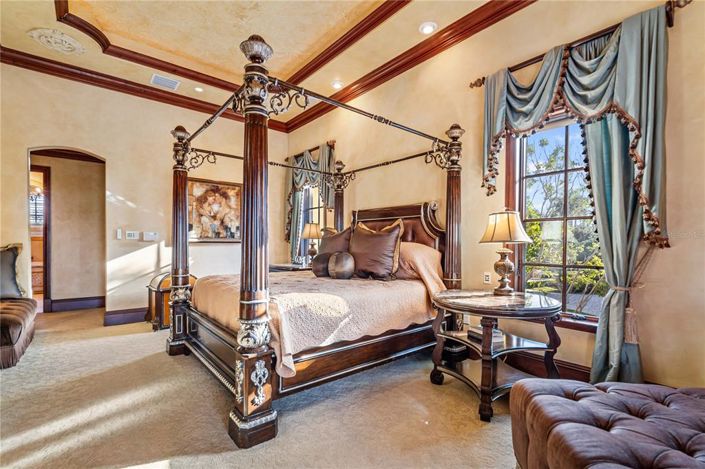 Image No.32-5 Bed Property for sale