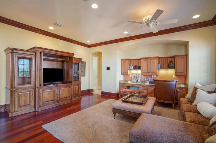 Image No.46-5 Bed Property for sale