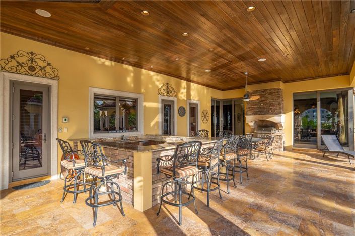 Image No.8-5 Bed Property for sale