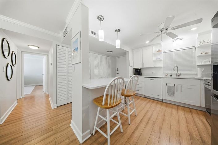 Image No.10-2 Bed Property for sale