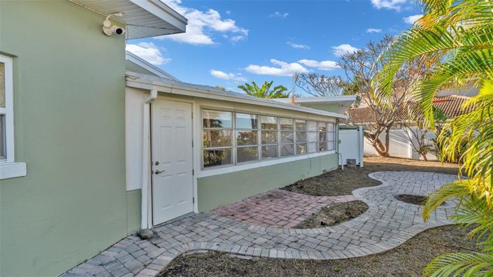 Image No.26-3 Bed Property for sale