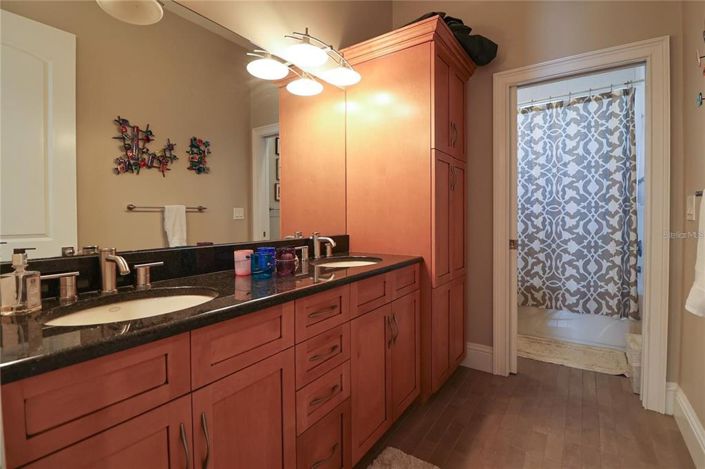 Image No.27-4 Bed Property for sale