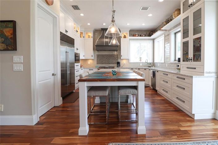 Image No.6-4 Bed Property for sale