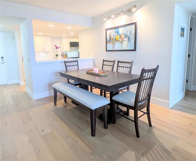 Image No.10-2 Bed Property for sale