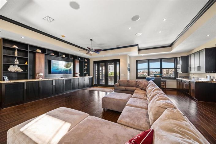 Image No.30-4 Bed Property for sale