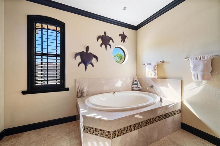 Image No.38-4 Bed Property for sale