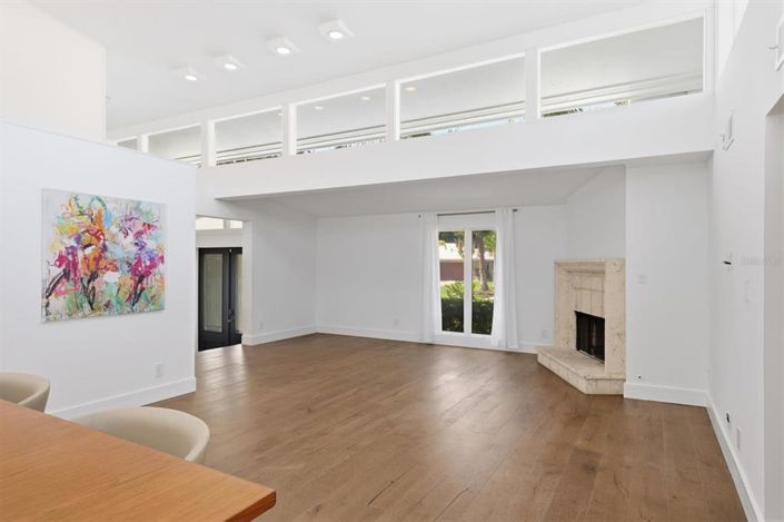 Image No.10-2 Bed Property for sale