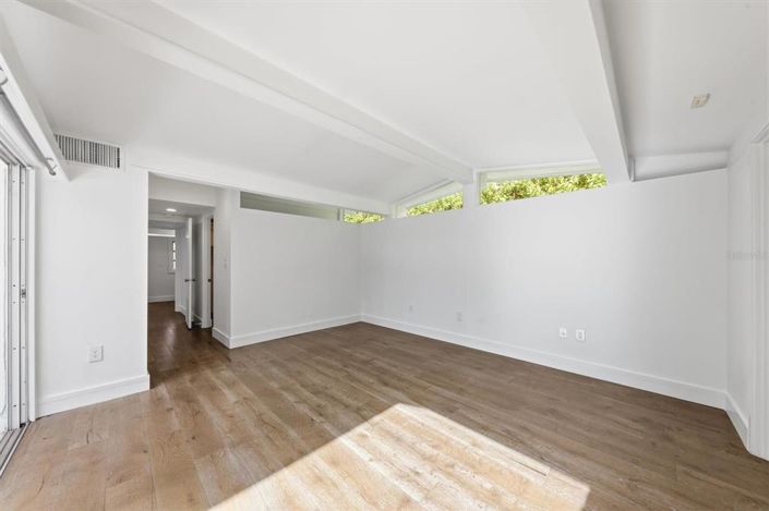 Image No.21-2 Bed Property for sale