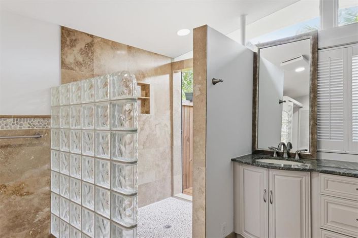 Image No.25-2 Bed Property for sale