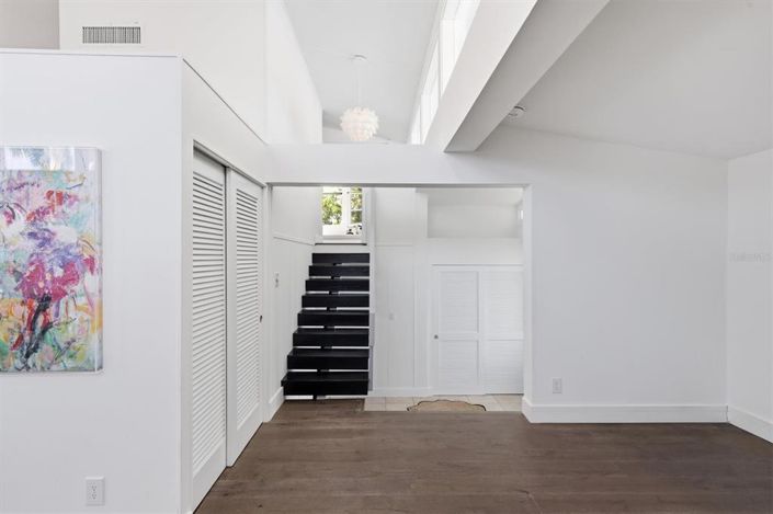 Image No.3-2 Bed Property for sale