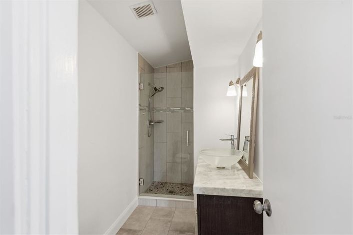 Image No.32-2 Bed Property for sale