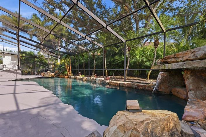 Image No.43-2 Bed Property for sale