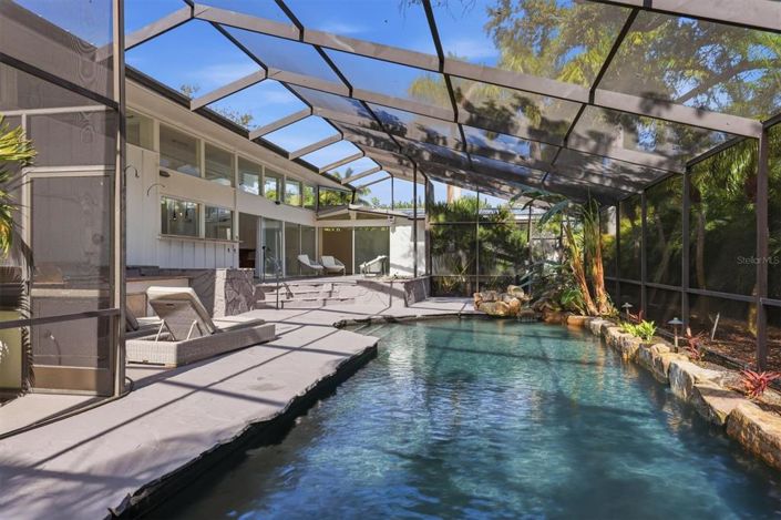 Image No.44-2 Bed Property for sale