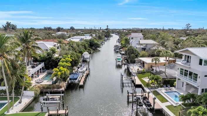 Image No.11-4 Bed Property for sale