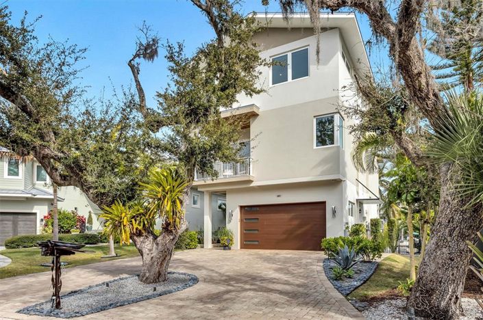 Image No.2-4 Bed Property for sale