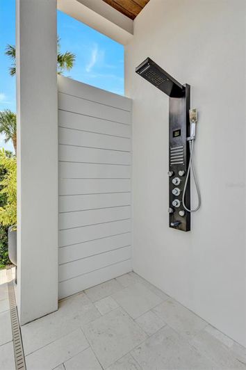 Image No.26-4 Bed Property for sale