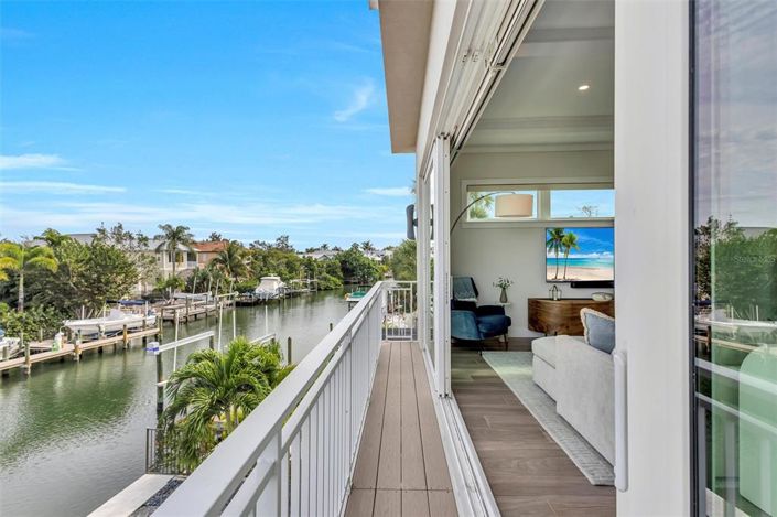 Image No.55-4 Bed Property for sale