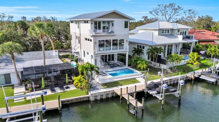 Image No.8-4 Bed Property for sale