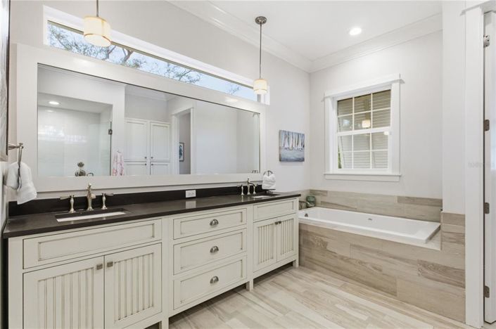 Image No.29-4 Bed Property for sale