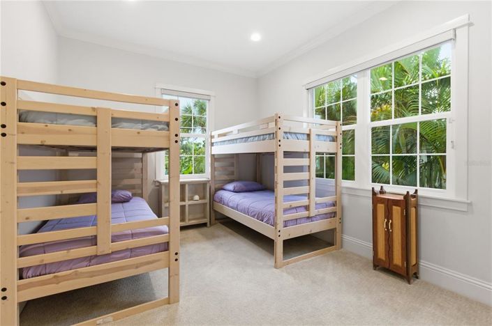 Image No.32-4 Bed Property for sale