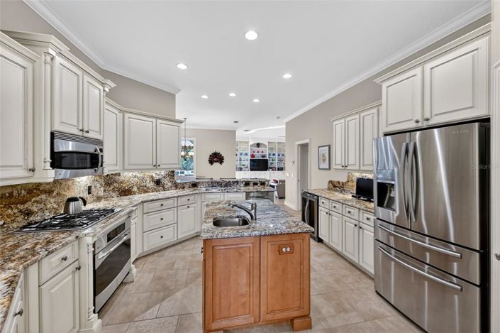 Image No.13-3 Bed Property for sale