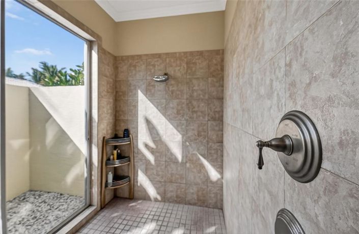 Image No.19-3 Bed Property for sale