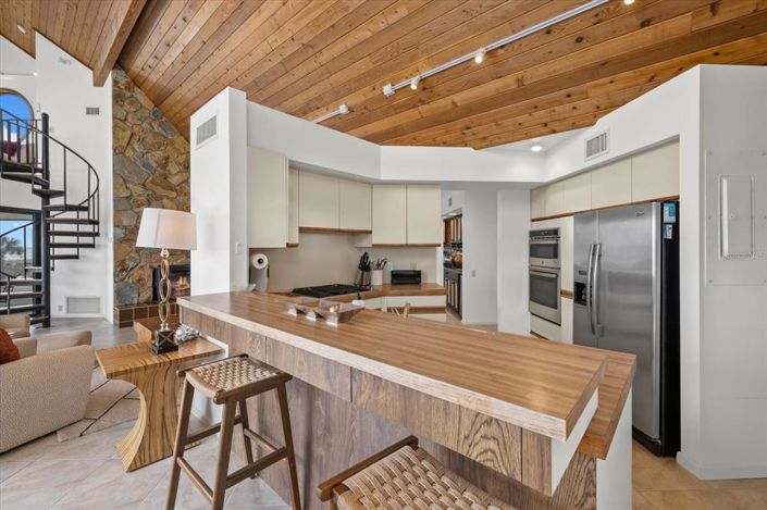 Image No.11-3 Bed Property for sale