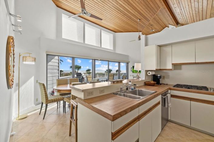 Image No.12-3 Bed Property for sale