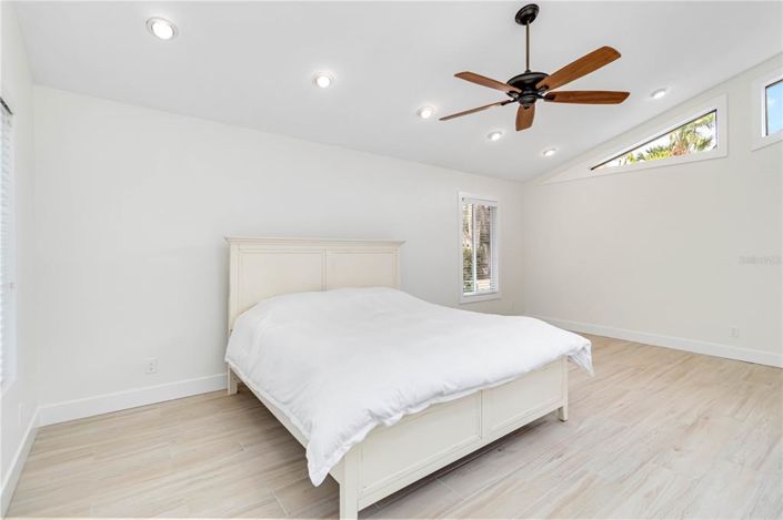 Image No.23-3 Bed Property for sale