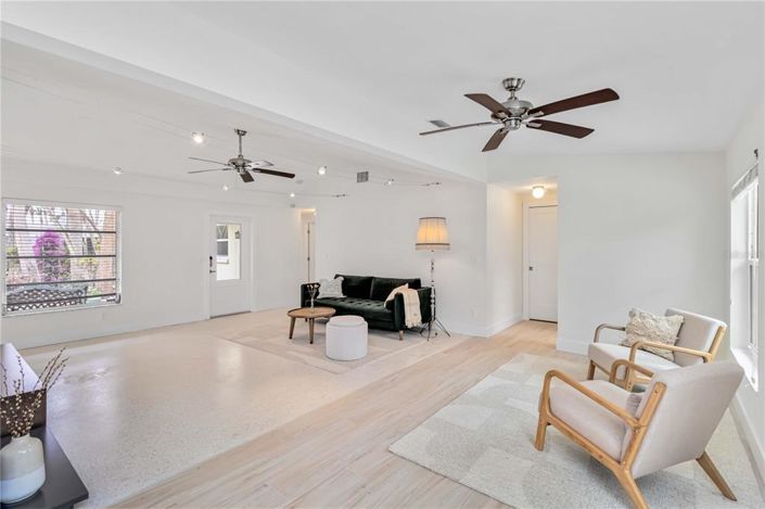 Image No.9-3 Bed Property for sale