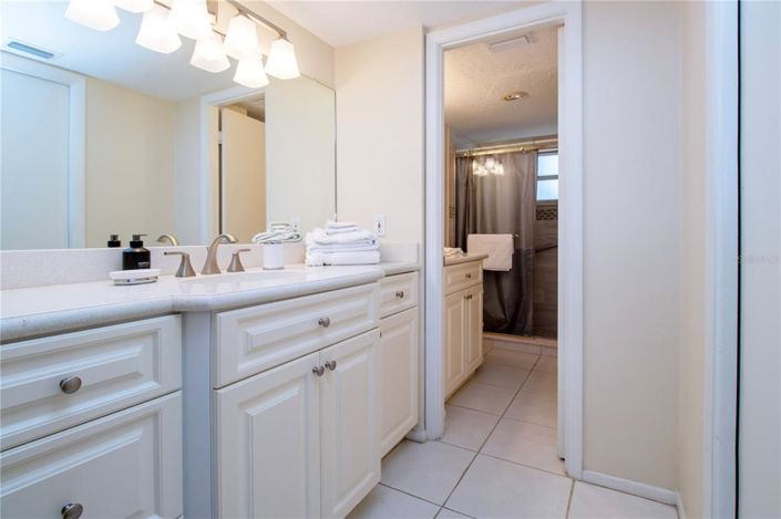 Image No.19-2 Bed Property for sale