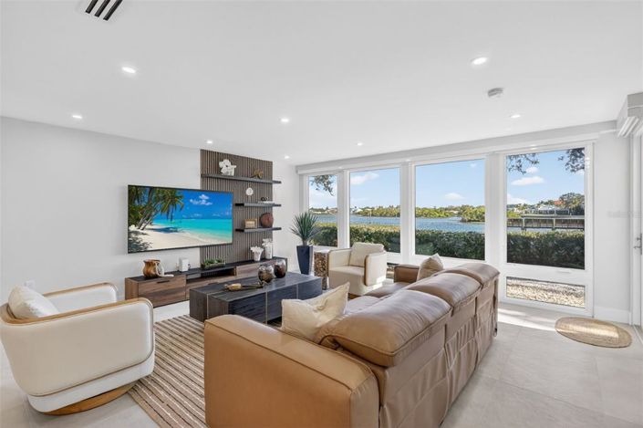 Image No.10-2 Bed Property for sale