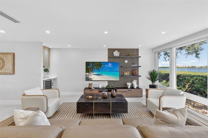 Image No.11-2 Bed Property for sale